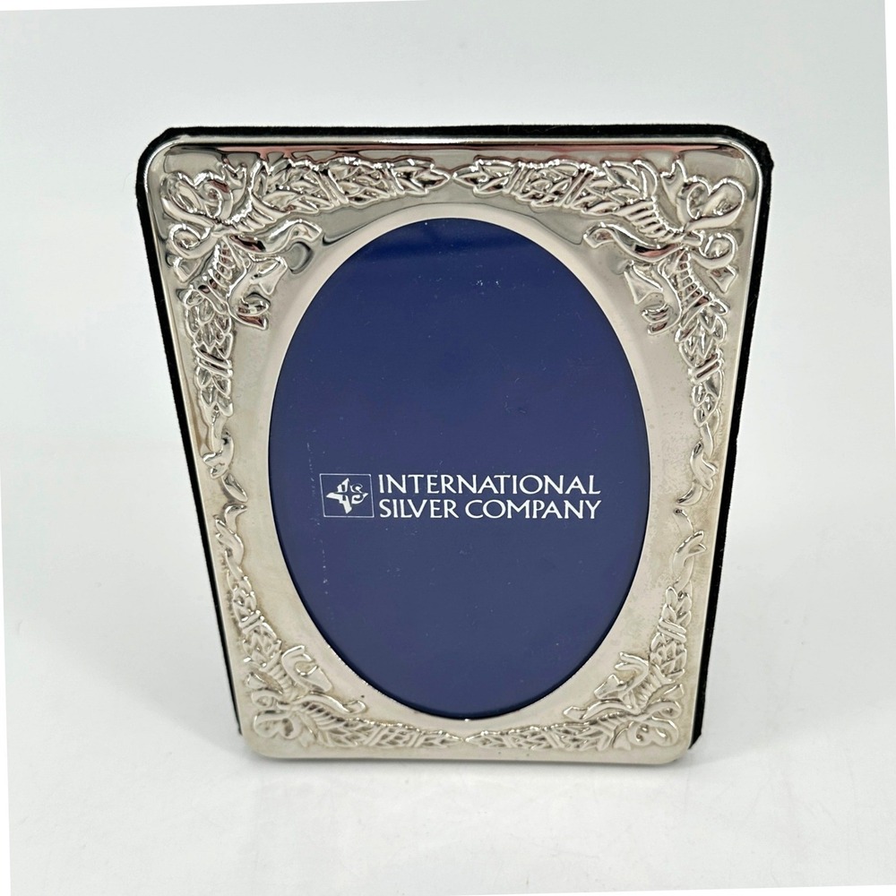 Int'l Silver Company 4x6 Silver Plated Floral Embossed Oval Picture Frame